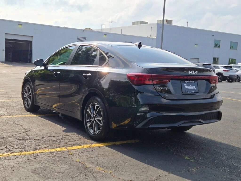 Used 2023 Black Kia LXS image 13