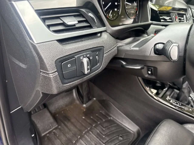 Used 2018 Blue BMW xDrive28i image 22