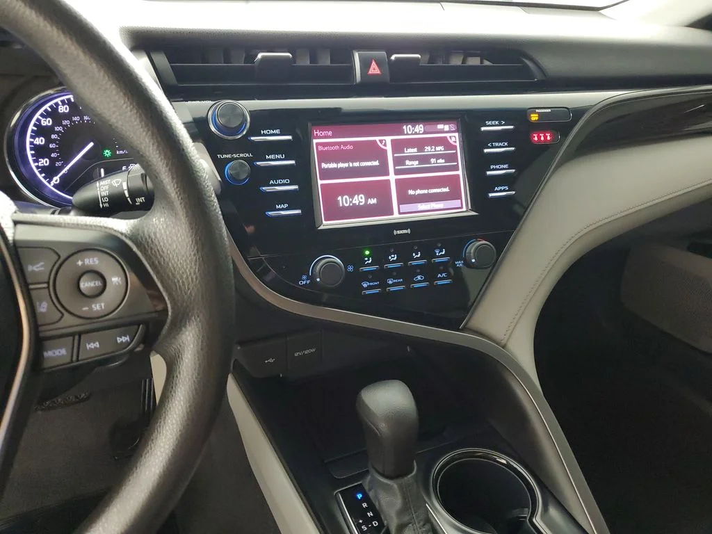 Used 2020 White Toyota LE image 16
