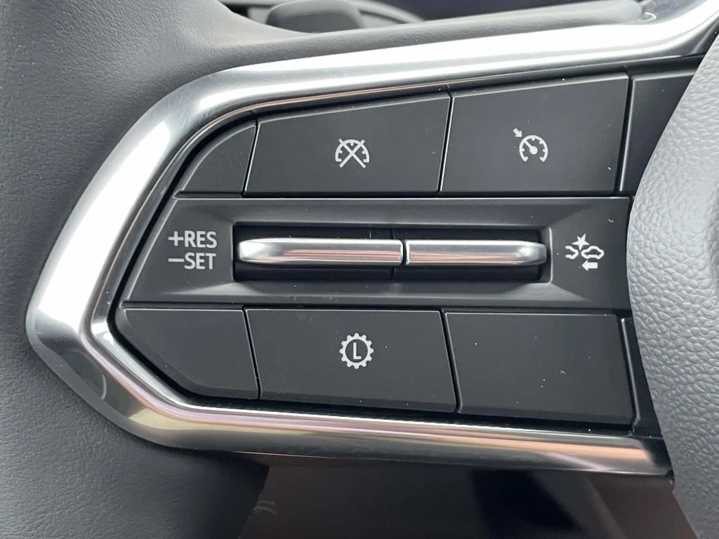 New 2027 Summit White Chevrolet LT image 27