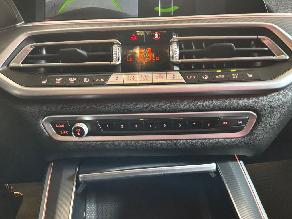 Used 2022 Black BMW xDrive40i image 22