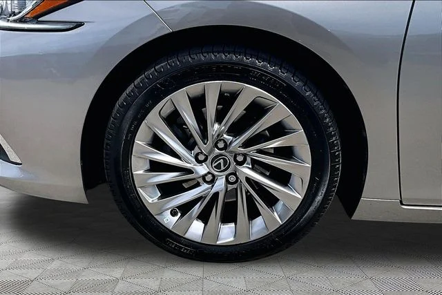 Used 2020 Silver Lexus 350 Luxury image 8