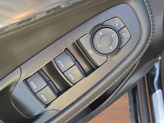 Used 2023 Ebony Twilight Metallic Buick Select image 19