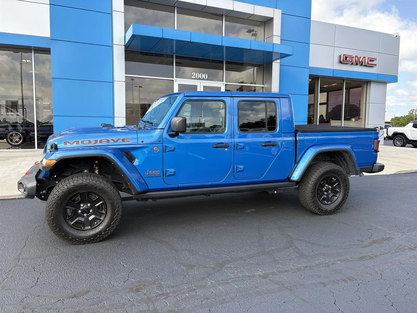 Used 2023 Blue Jeep Mojave 4x4 image 3