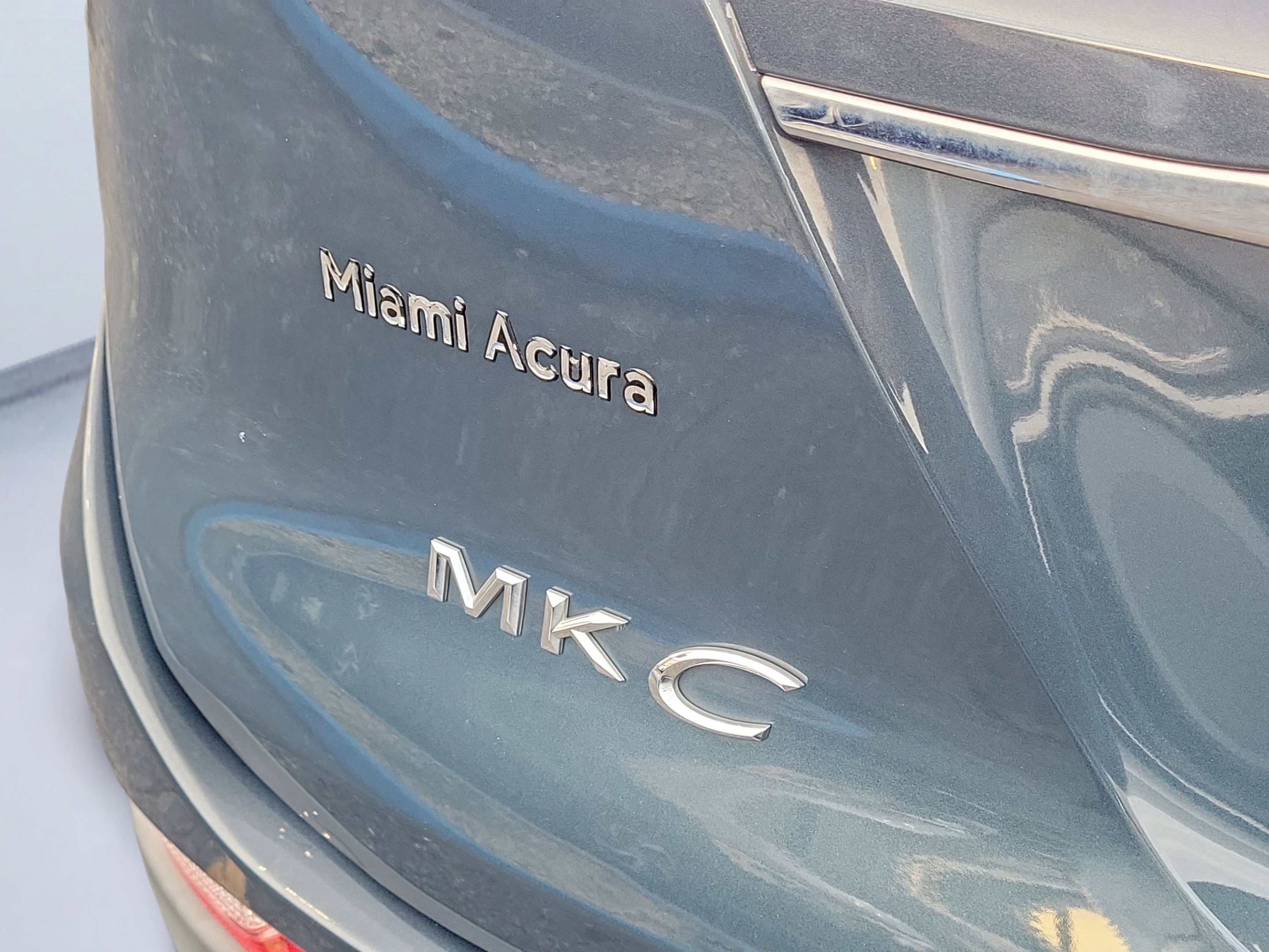 Used 2019 Sea Green Lincoln Standard image 6