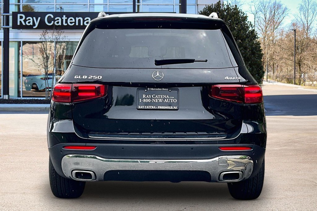 New 2026 Night Black Mercedes-Benz GLB 250 image 18
