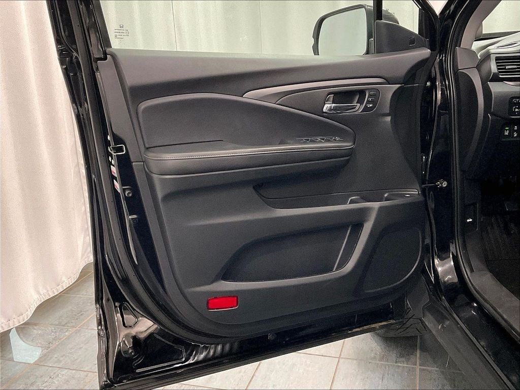 Used 2023 Black Honda RTL image 9