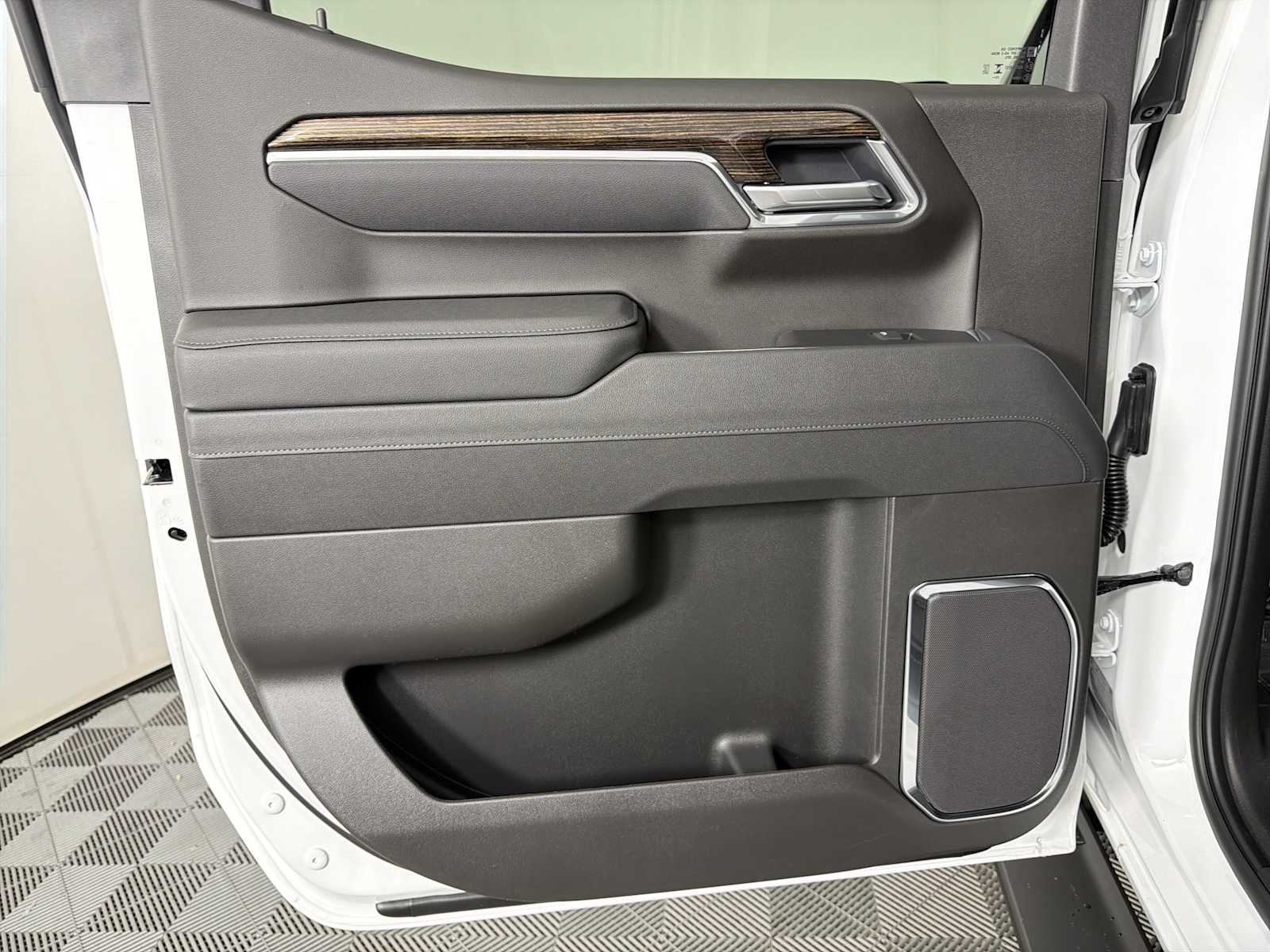 New 2026 Summit White GMC Elevation image 19