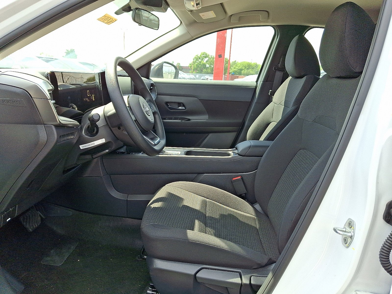 2025 Nissan Kicks S photo 4