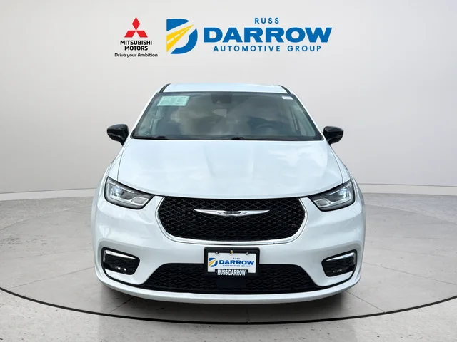 Used 2024 White Chrysler Touring L image 8