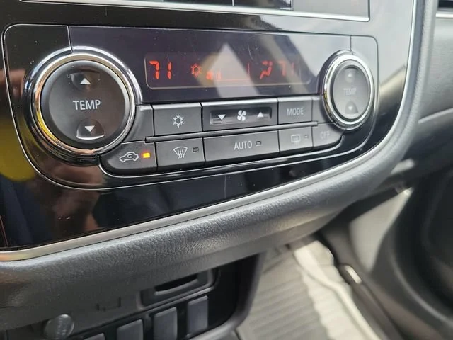 Used 2019 Brown Mitsubishi SE image 27