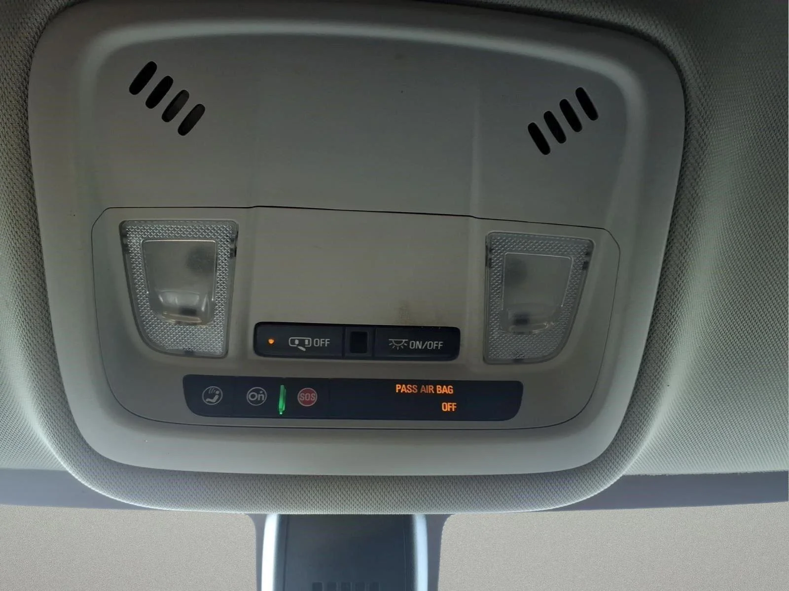 Used 2020 GRAPHITE METALLIC Chevrolet LT Cloth image 29