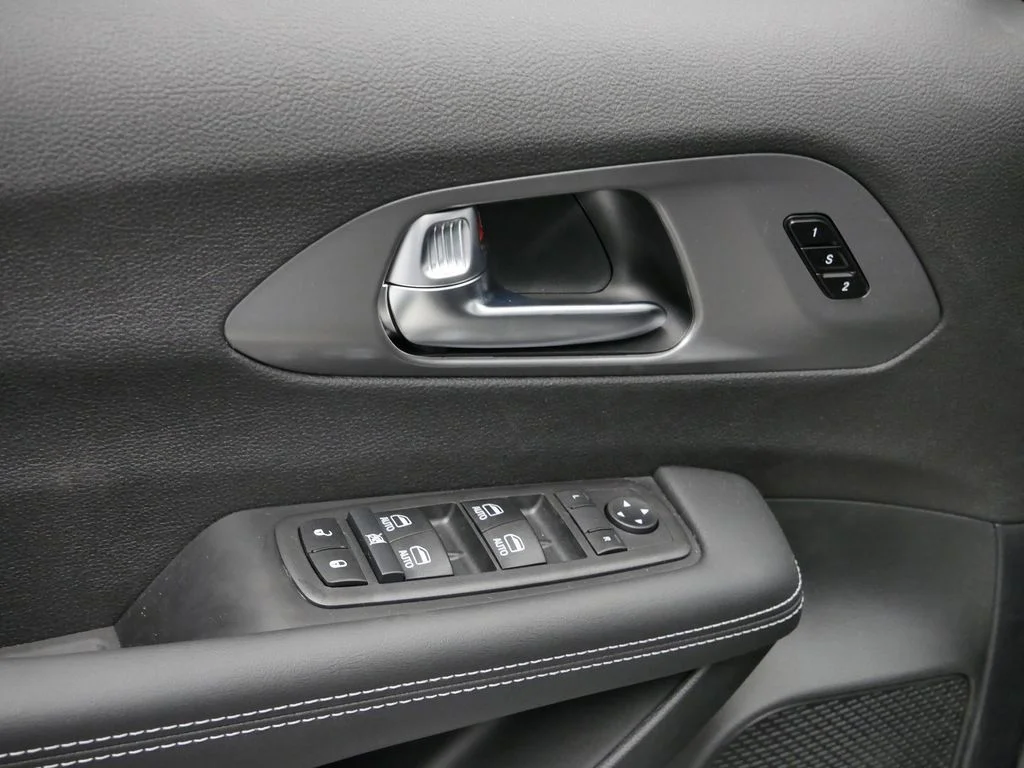 2026 Chrysler Pacifica Select - Photo 20
