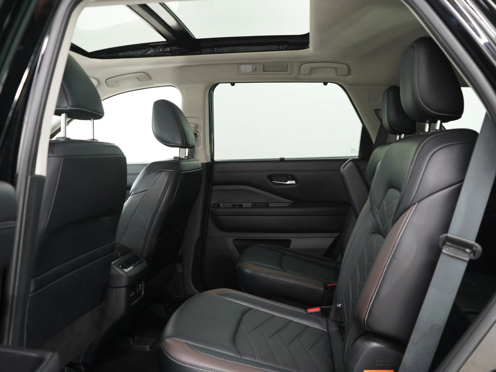 Used 2024 Green Nissan Platinum image 16
