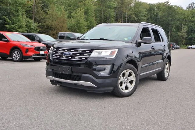 Used 2017 Black Ford XLT image 2