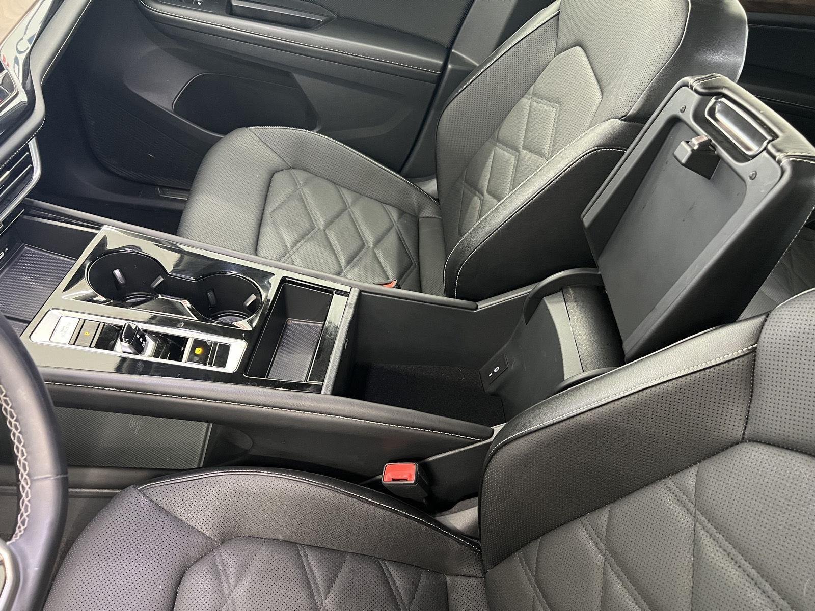 2024 Volkswagen Atlas SE w/Tech - Photo 18