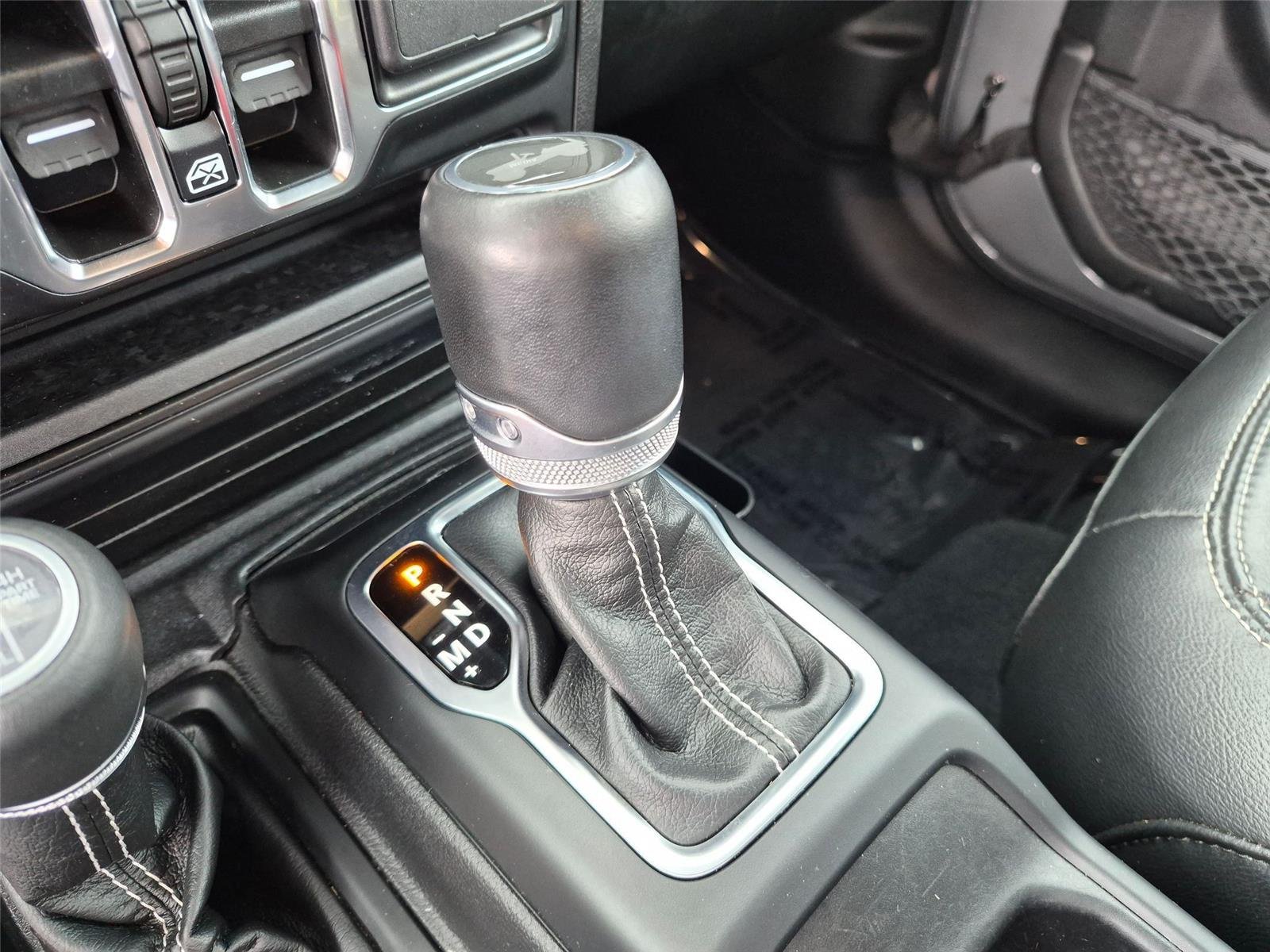Used 2022 Sting-Gray Clearcoat Jeep Unlimited Sahara image 23