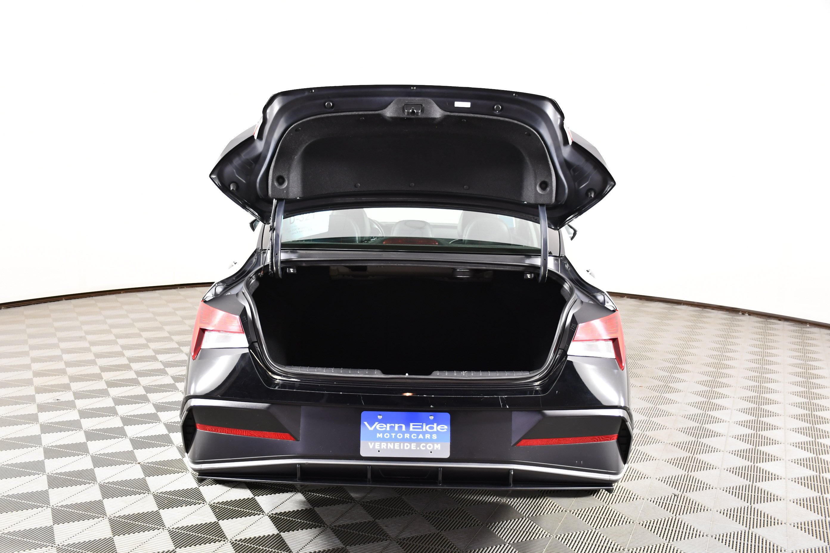 Used 2025 Abyss Black Hyundai Limited image 37
