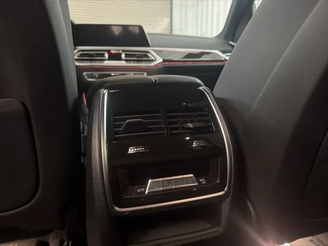 Used 2023 White BMW sDrive40i image 19