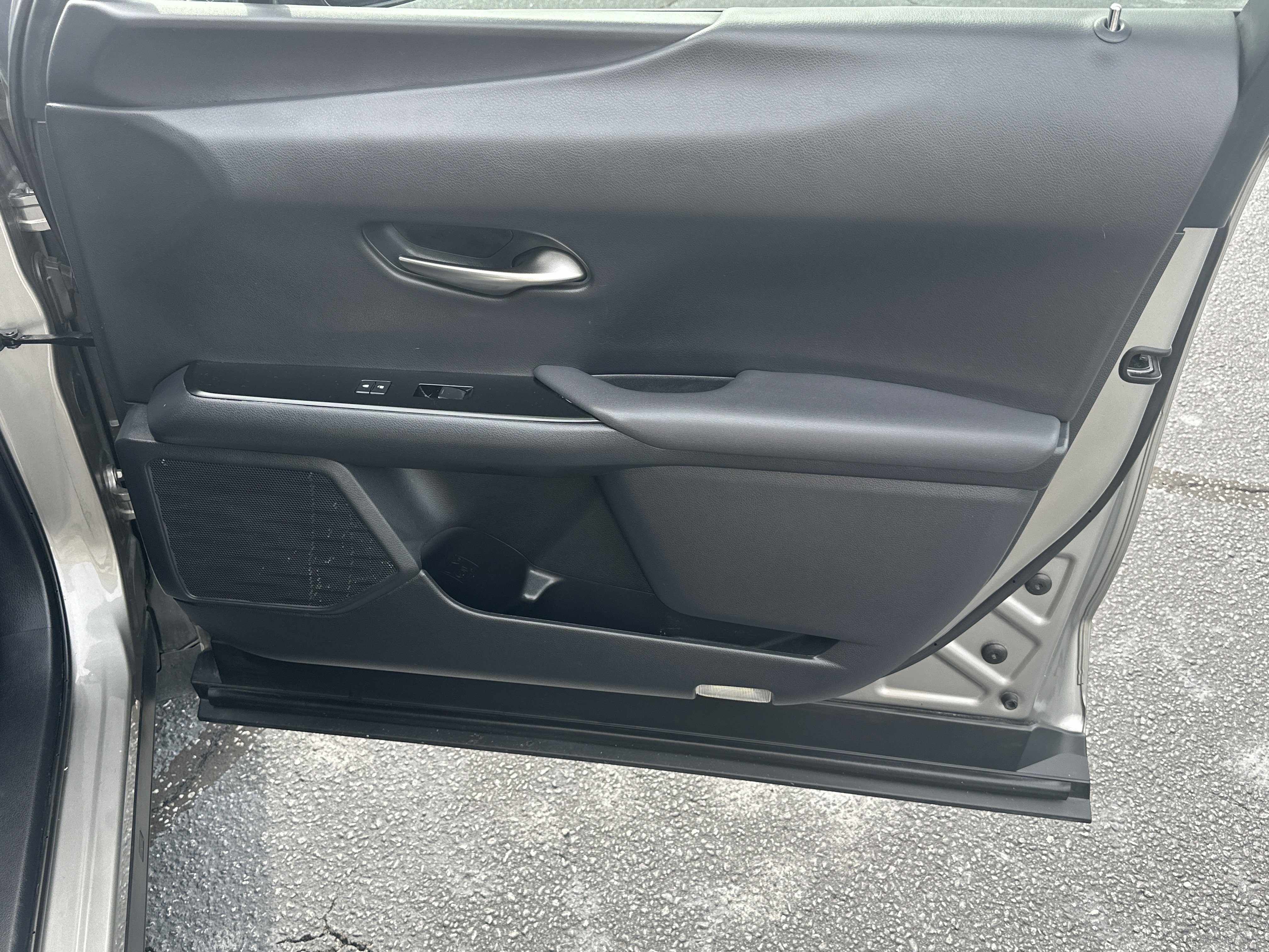 Used 2022 ATOMIC SILVER Lexus UX 200 image 15