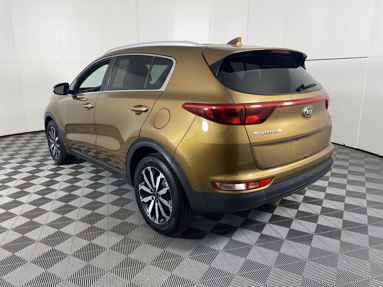 Used 2018 Burnished Copper Kia EX image 9
