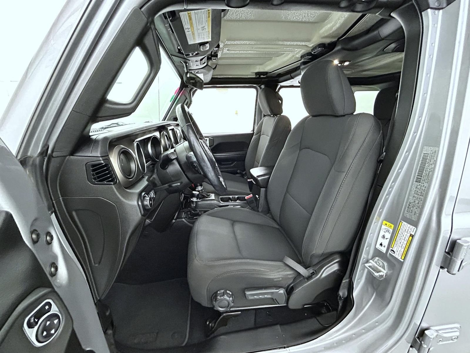 Used 2019 Silver Jeep Unlimited Sport S image 10