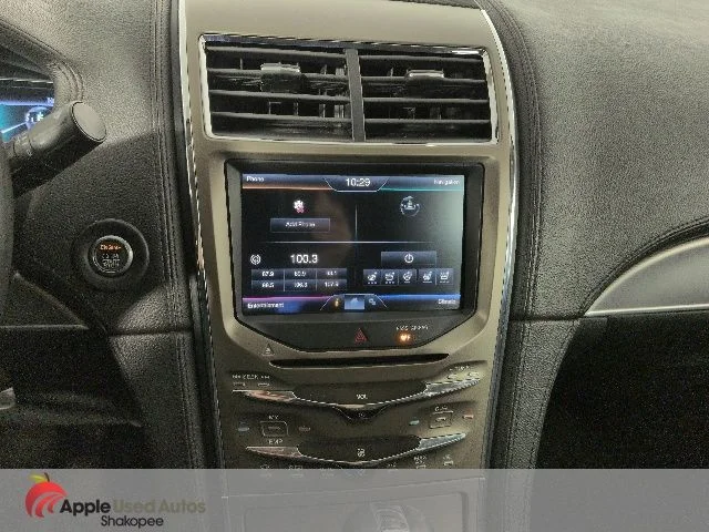 Used 2011  Lincoln Base image 21