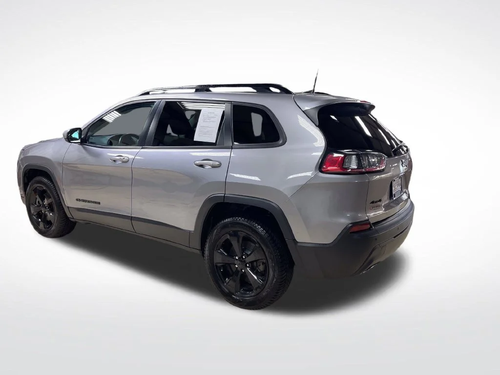 Used 2020 Silver Jeep Latitude Plus image 4