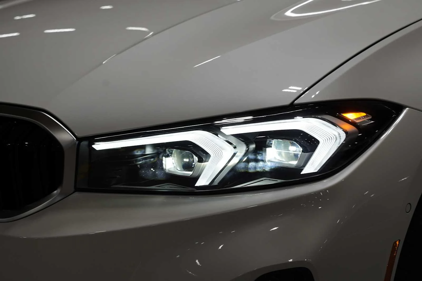 New 2026 Mineral White Metallic BMW 330i image 6