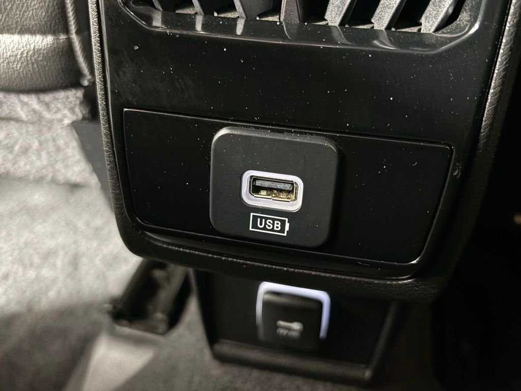 Used 2024 White Jeep Latitude image 34
