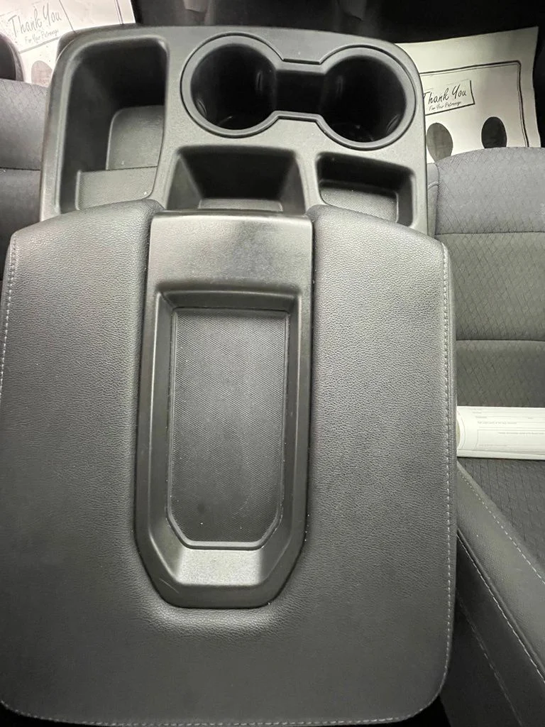 Used 2022 White Chevrolet Custom image 17