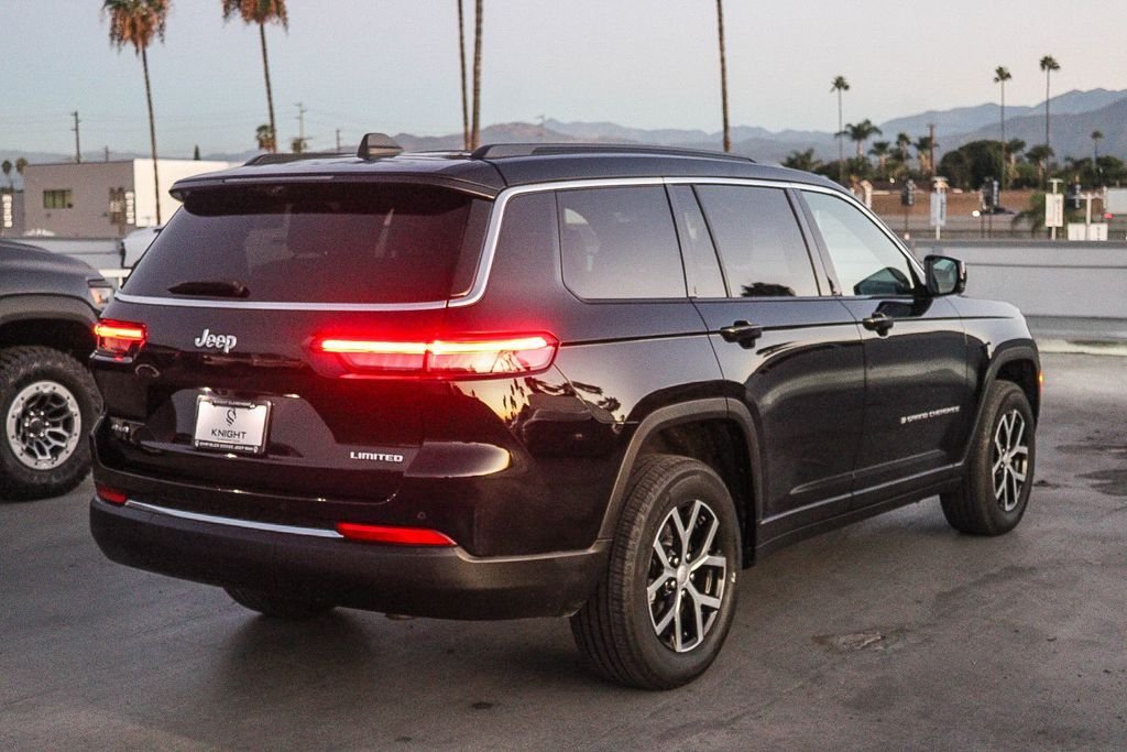 Used 2024 Diamond Black Jeep Limited image 9