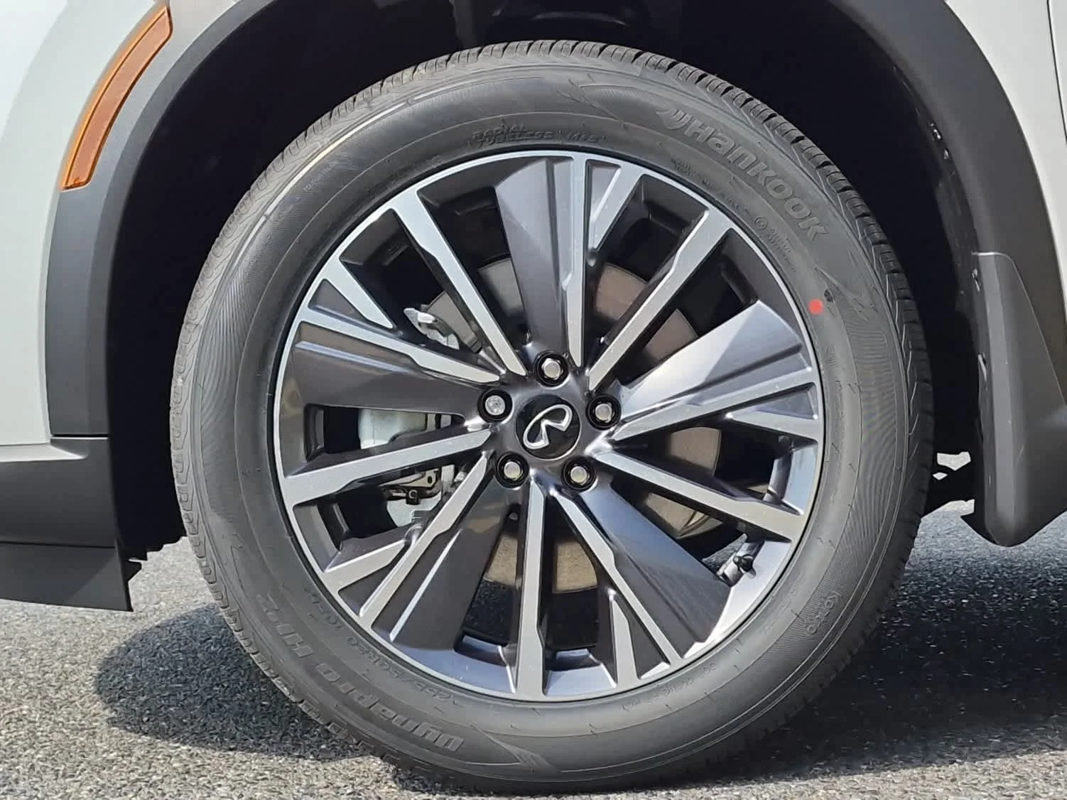 New 2027 MINERAL BLACK INFINITI Luxe AWD image 6