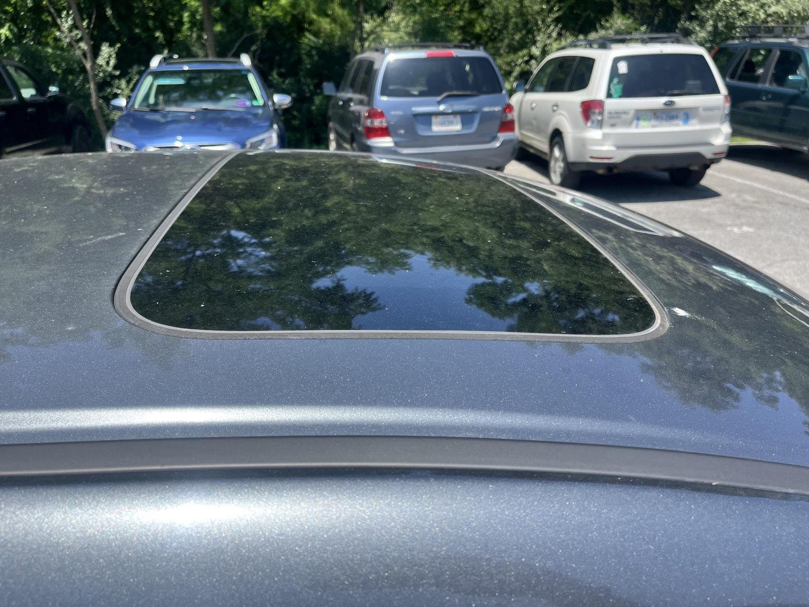 Used 2010 Polished Metal Metallic Honda EX-L image 9
