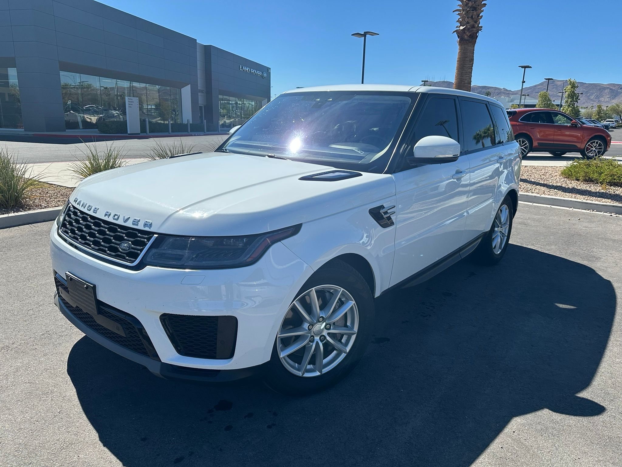 Used 2021 Fuji White Land Rover SE image 1