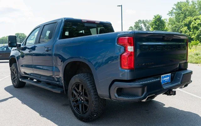 Used 2022 Blue Chevrolet RST image 8