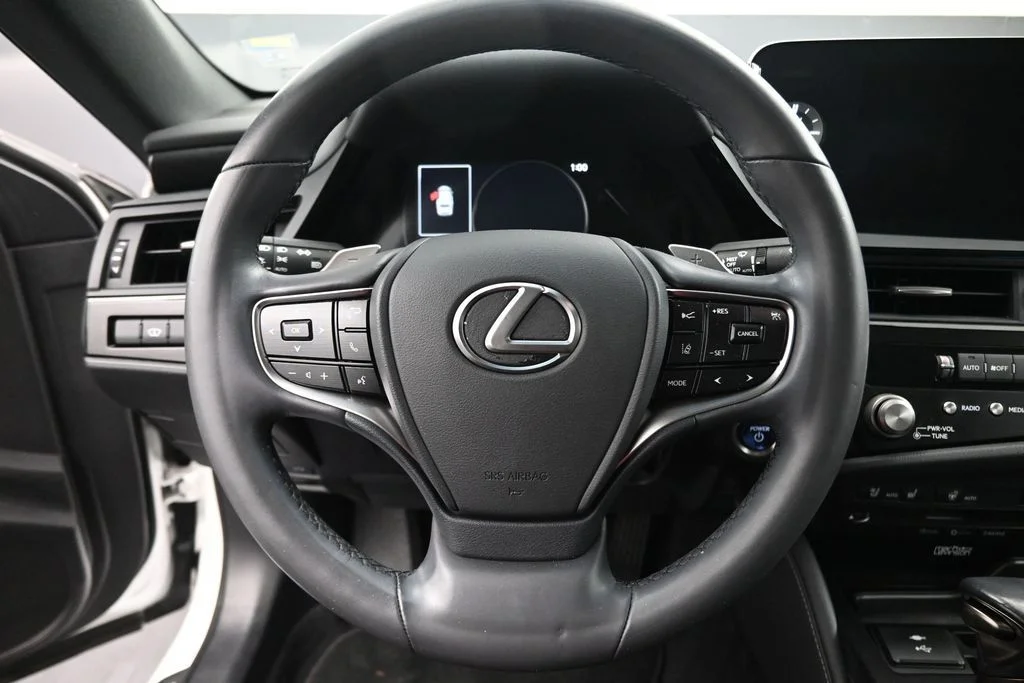 Used 2022 White Lexus 300h image 20