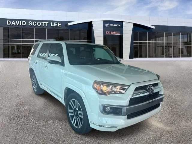 Used 2018 Blizzard Pearl Toyota SR5 image 1