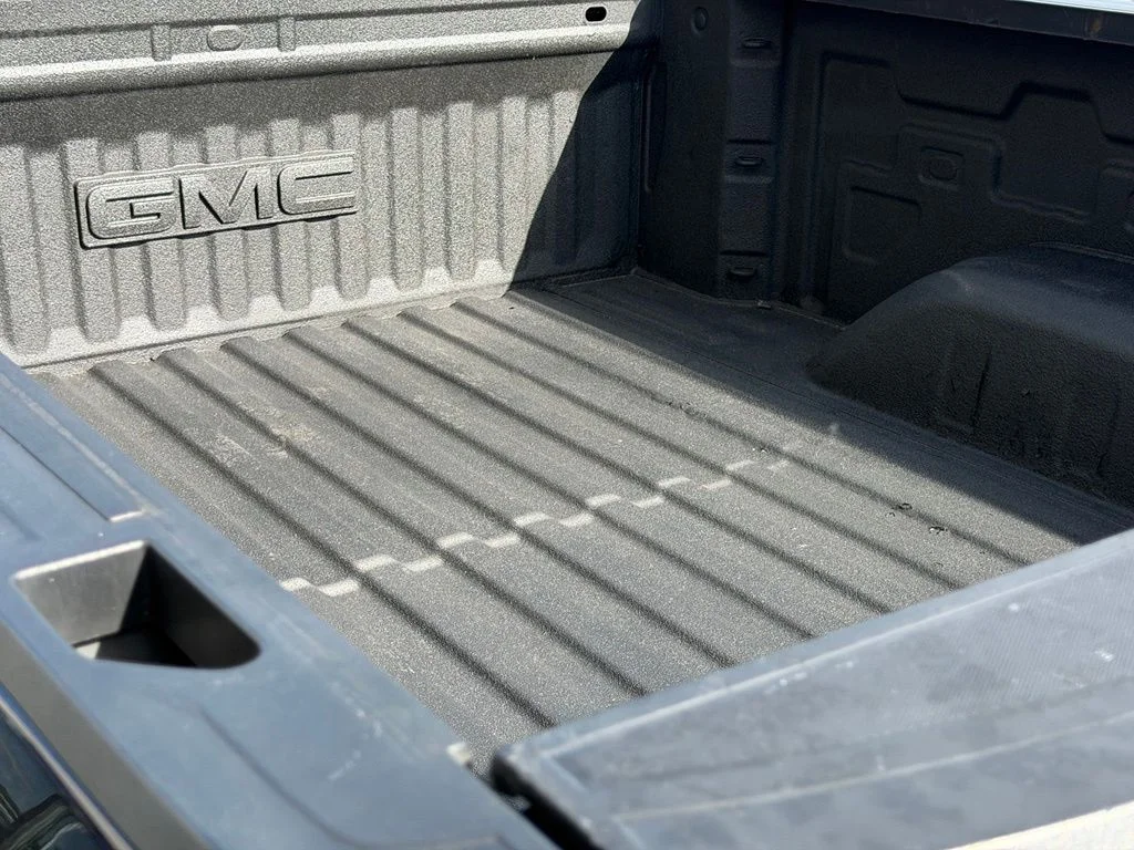Used 2021 Black GMC Elevation image 9
