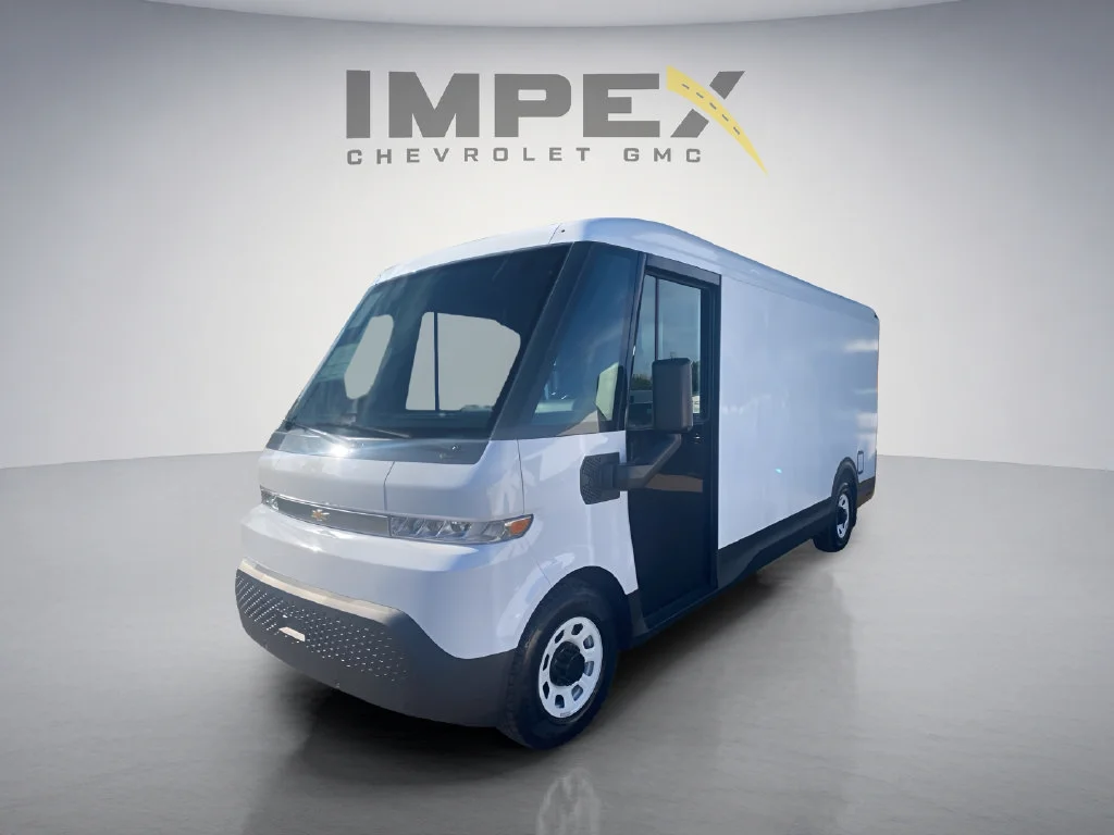 Used 2025 Oyster White Chevrolet EJY image 1
