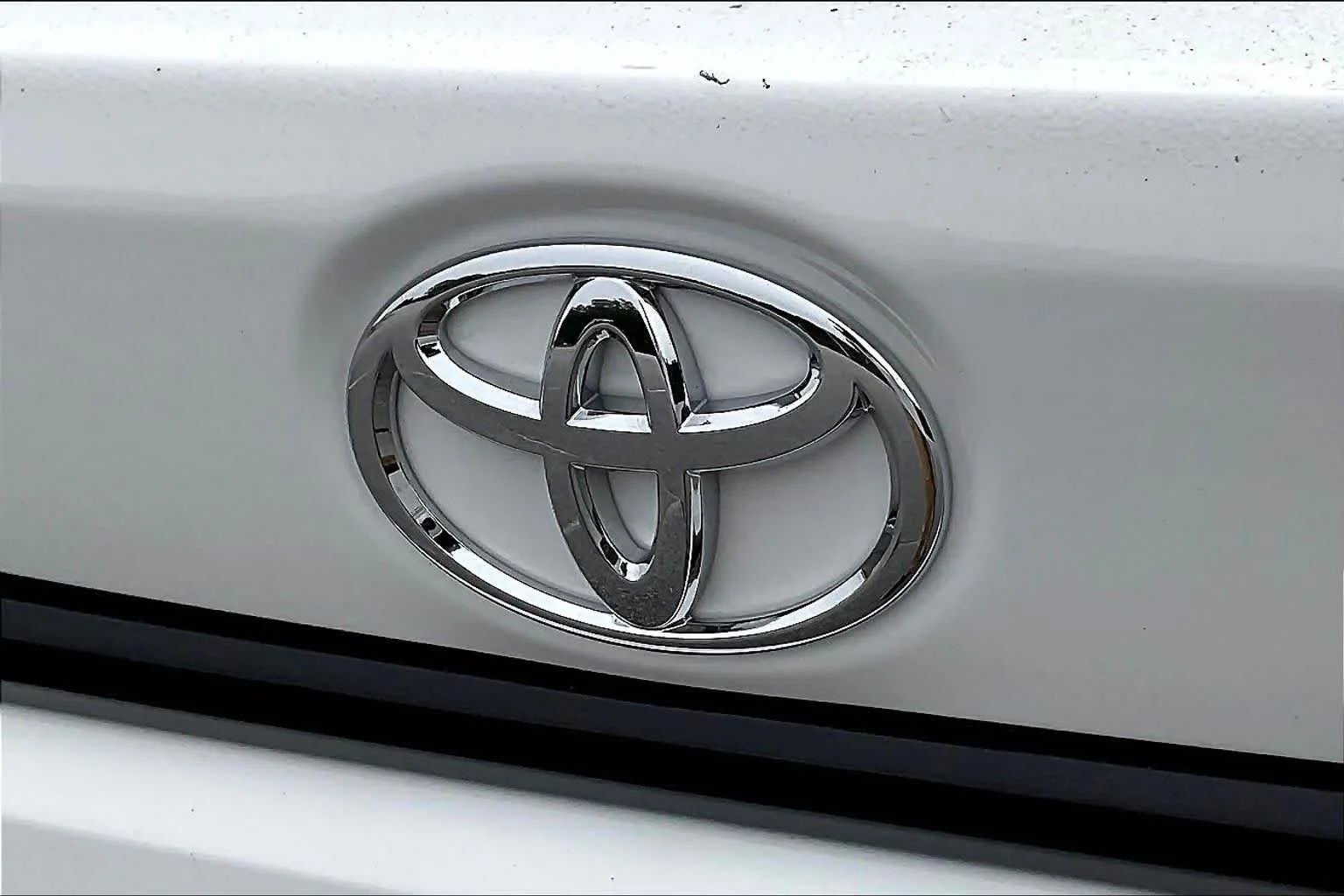 Used 2026 Ice Cap Toyota LE image 59