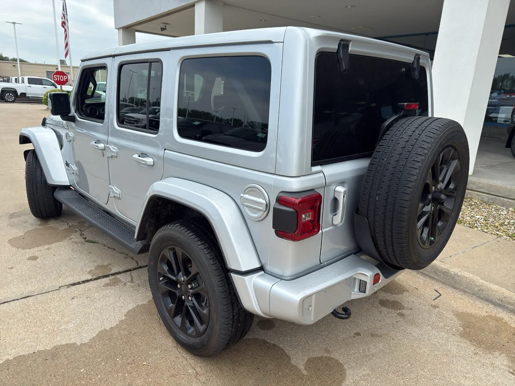 Used 2023 Silver Zynith Jeep High Altitude image 11