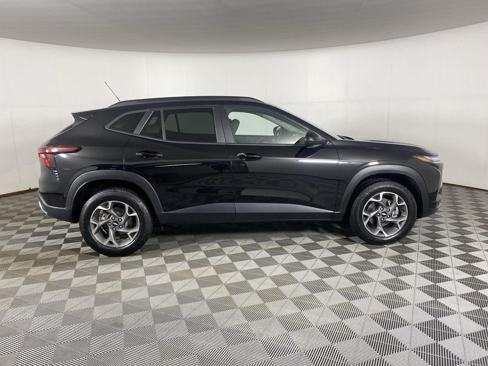 Used 2024 Mosaic Black Metallic Chevrolet LT image 18