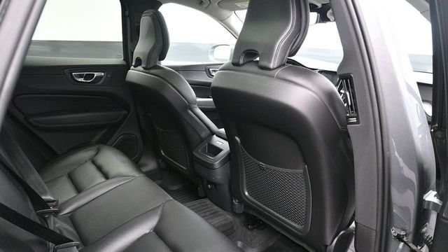 Used 2019 Gray Volvo T6 Momentum image 16