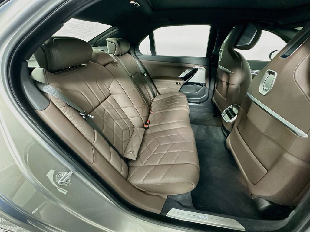 Certified Used 2024 Oxide Grey Met BMW xDrive60 image 27
