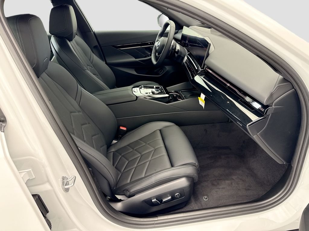 Used 2026 White Metallic BMW 530i image 19