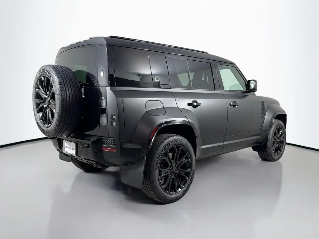2026 Land Rover Defender OCTA Black - Photo 5