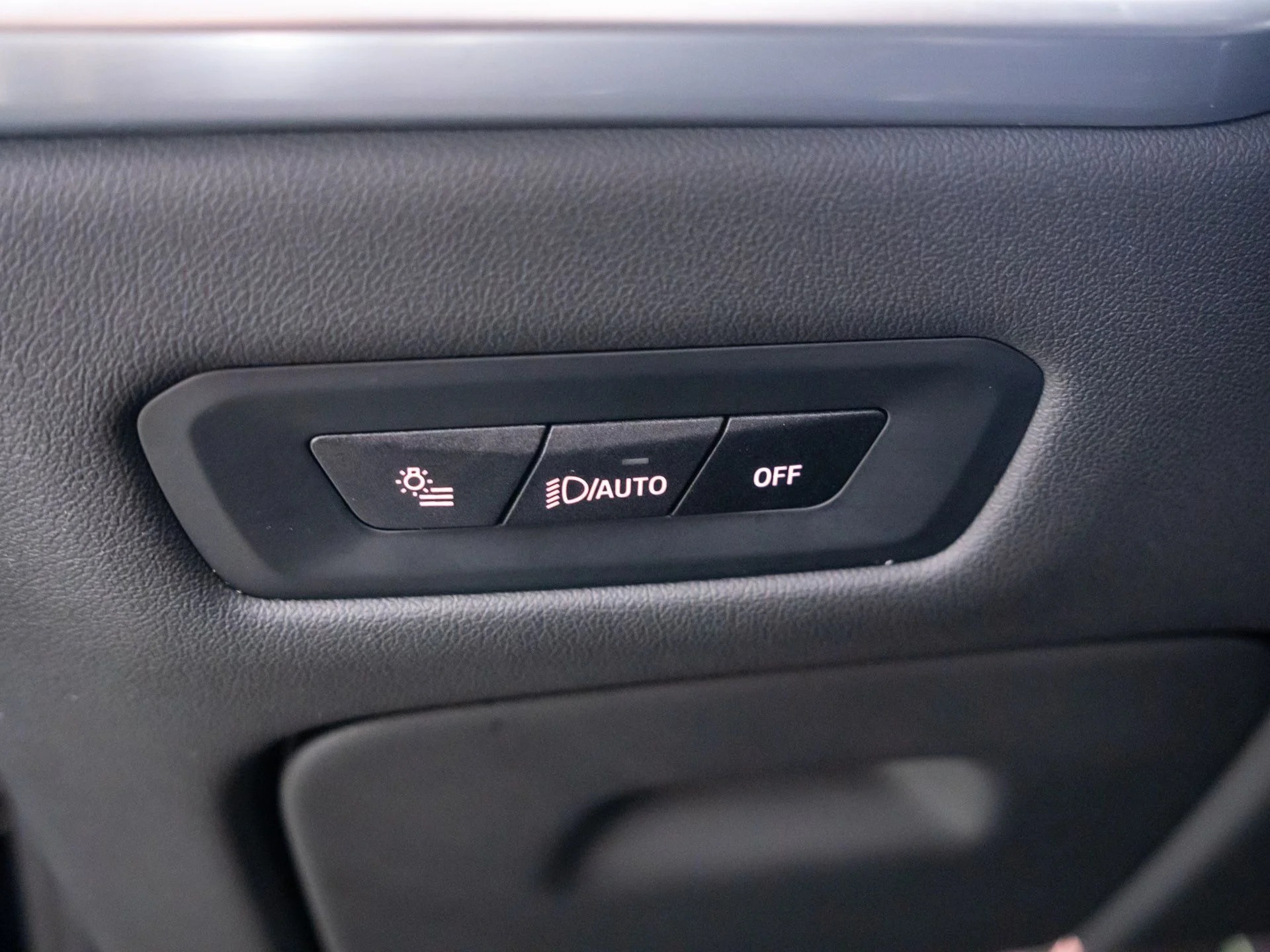 Used 2025 Black BMW xDrive40i image 21