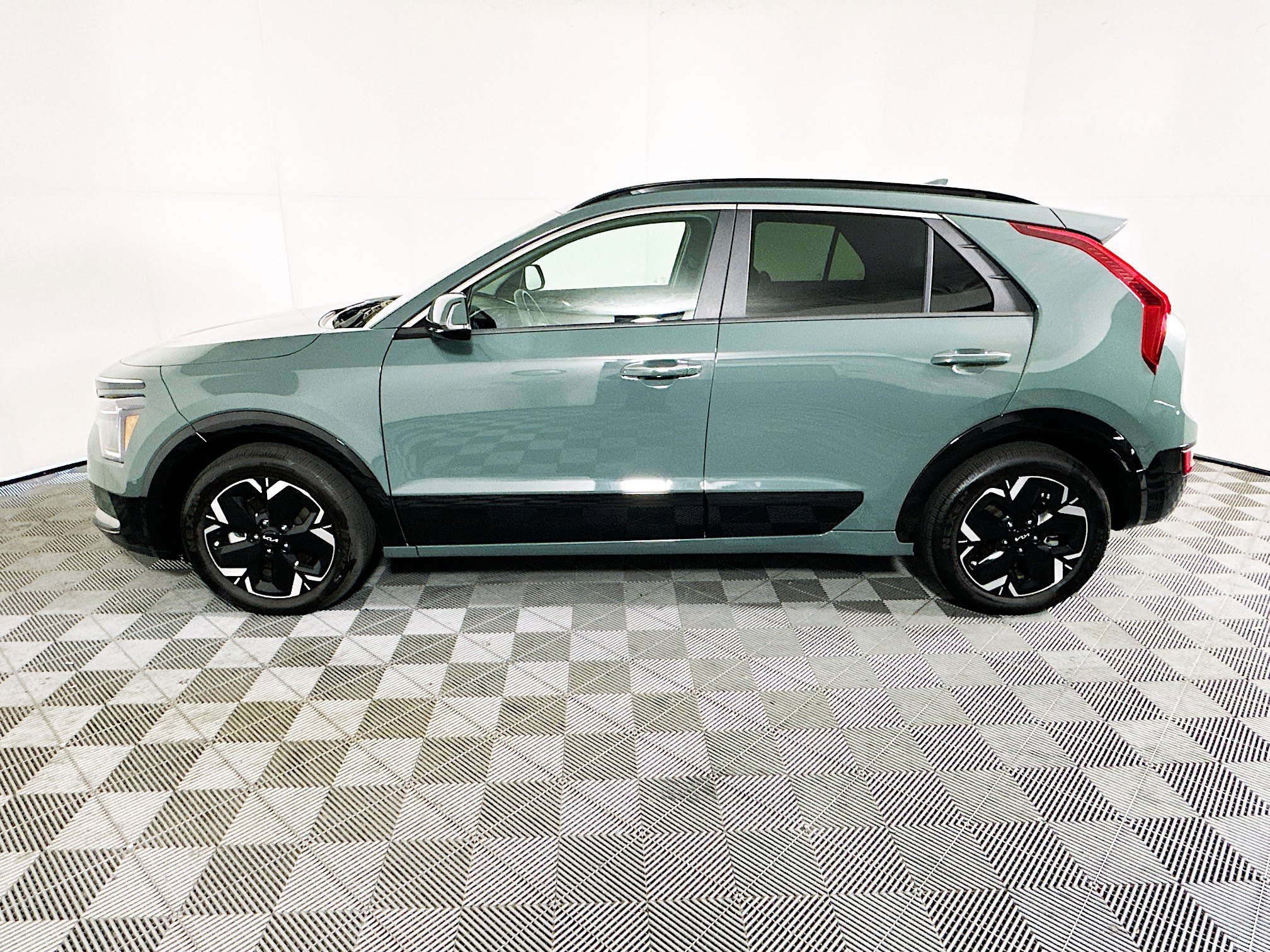 2024 Kia Niro thumbnail 8