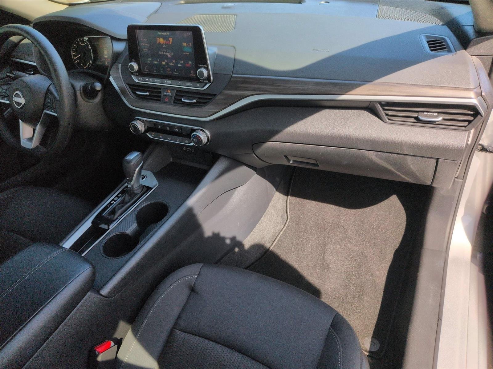 Used 2025  NISSAN SV image 37